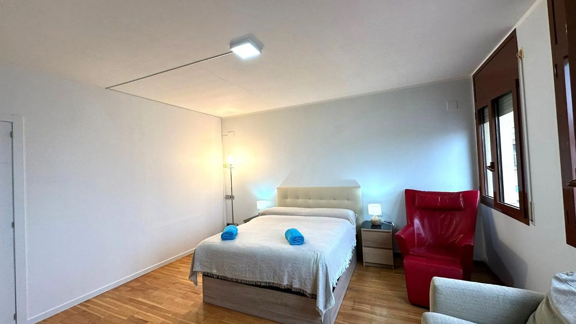 Rooms Nuevo Aribau Barcelona Bed & Breakfast